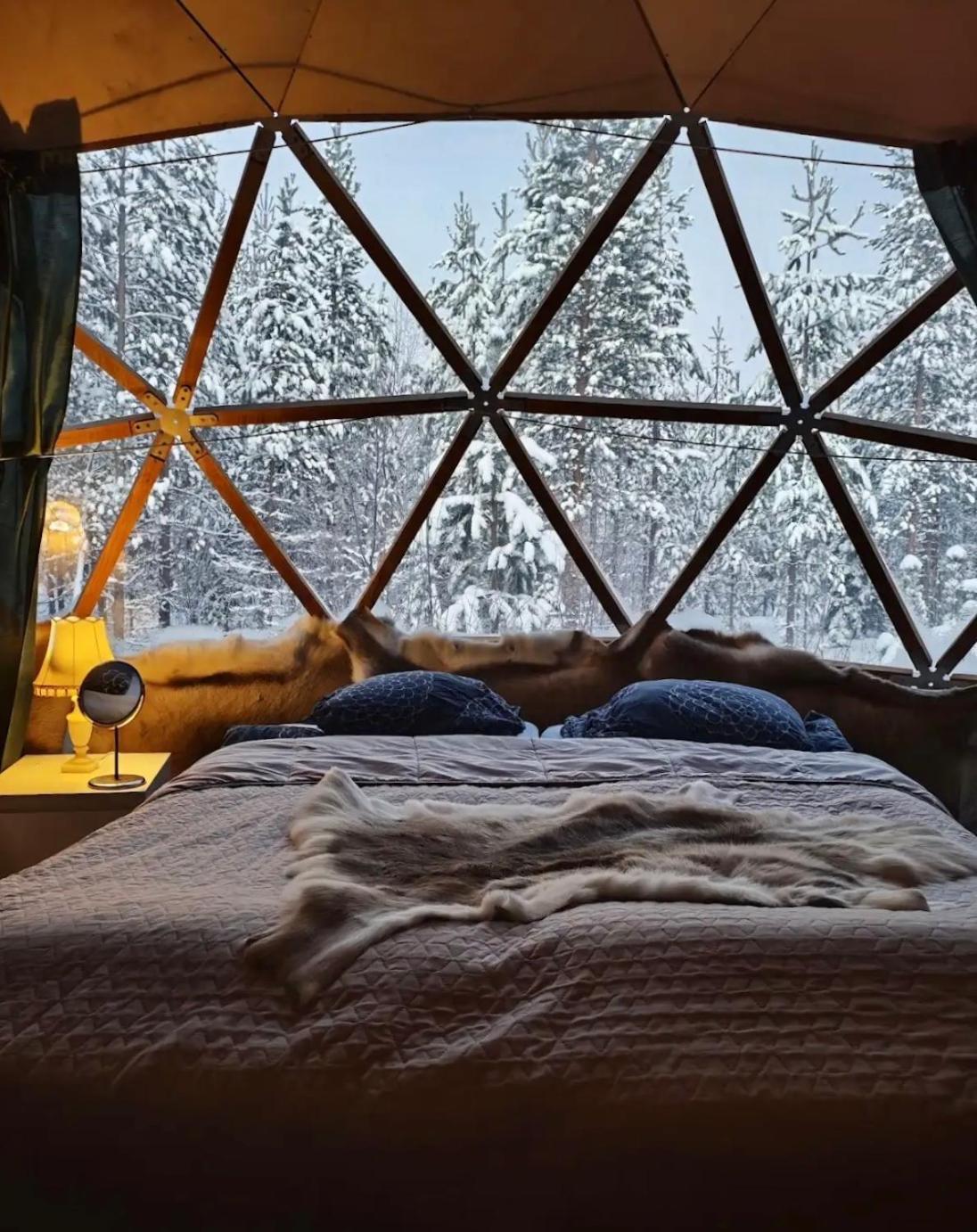Aurora Igloo Fireplace-Heated Tents In A Secret Forest With Private Jacuzzi And Shared Sauna Bathroom And Dog Friendly โรวานิเอมิ ภายนอก รูปภาพ
