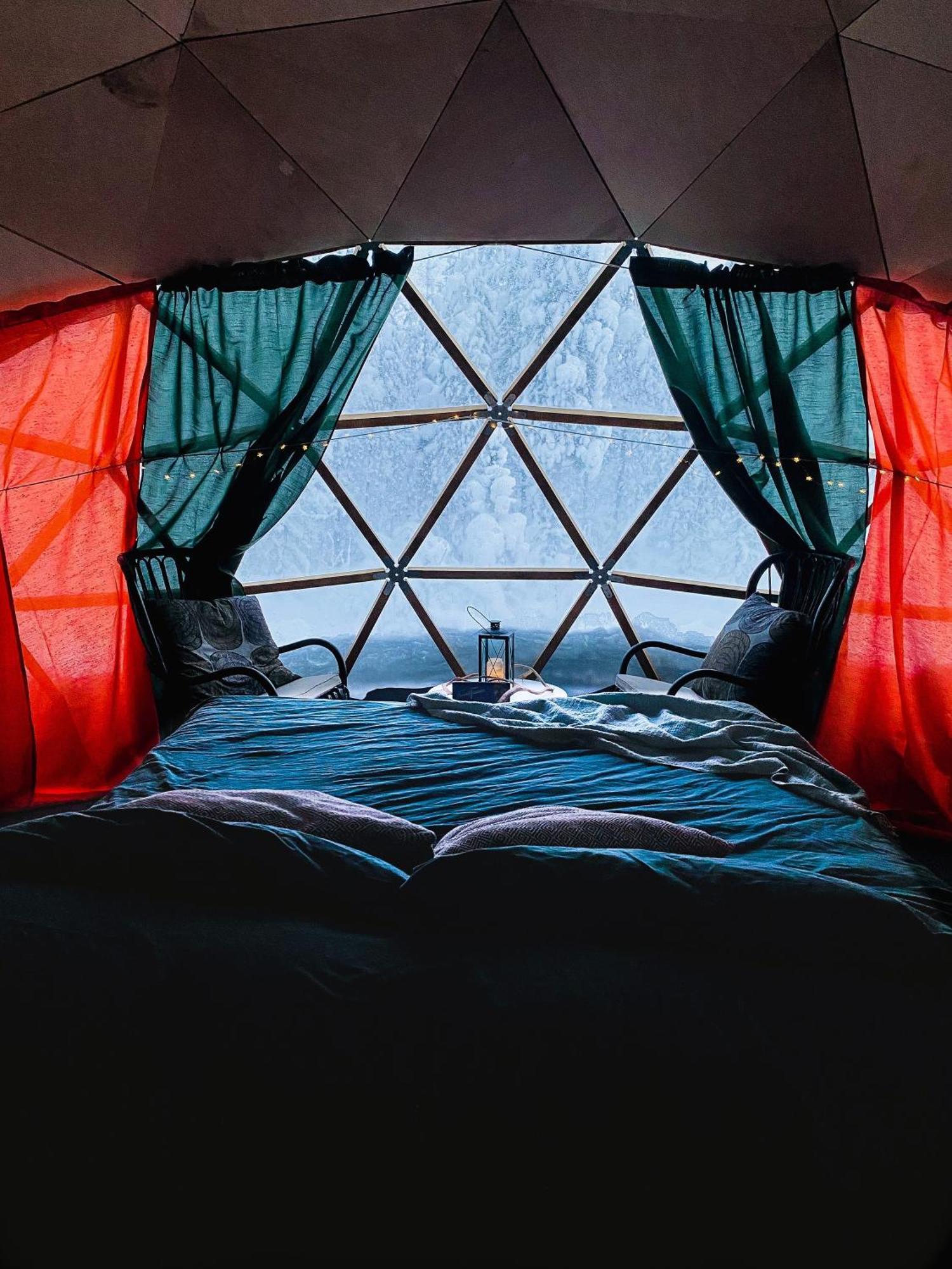 Aurora Igloo Fireplace-Heated Tents In A Secret Forest With Private Jacuzzi And Shared Sauna Bathroom And Dog Friendly โรวานิเอมิ ภายนอก รูปภาพ