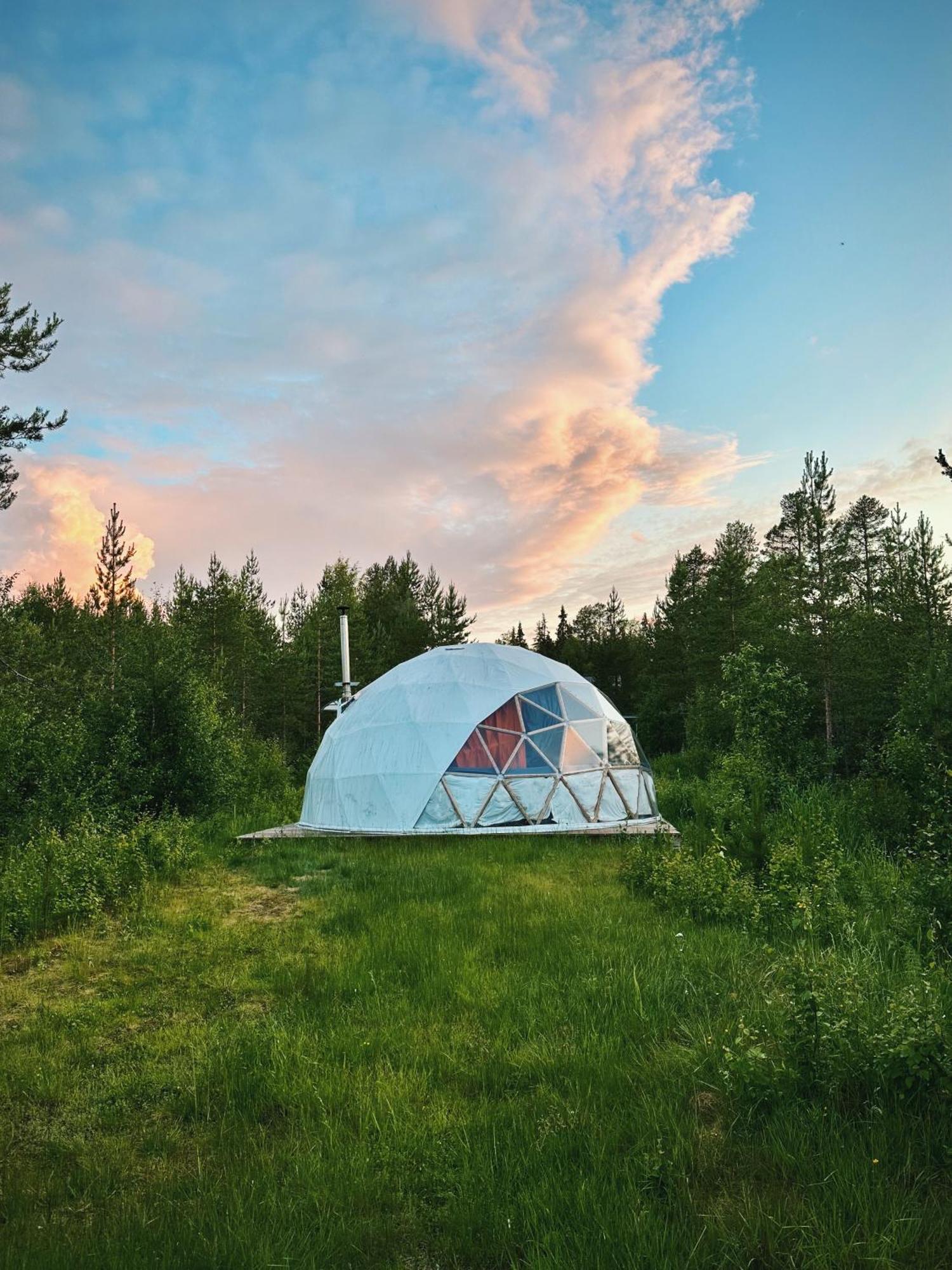 Aurora Igloo Fireplace-Heated Tents In A Secret Forest With Private Jacuzzi And Shared Sauna Bathroom And Dog Friendly โรวานิเอมิ ภายนอก รูปภาพ