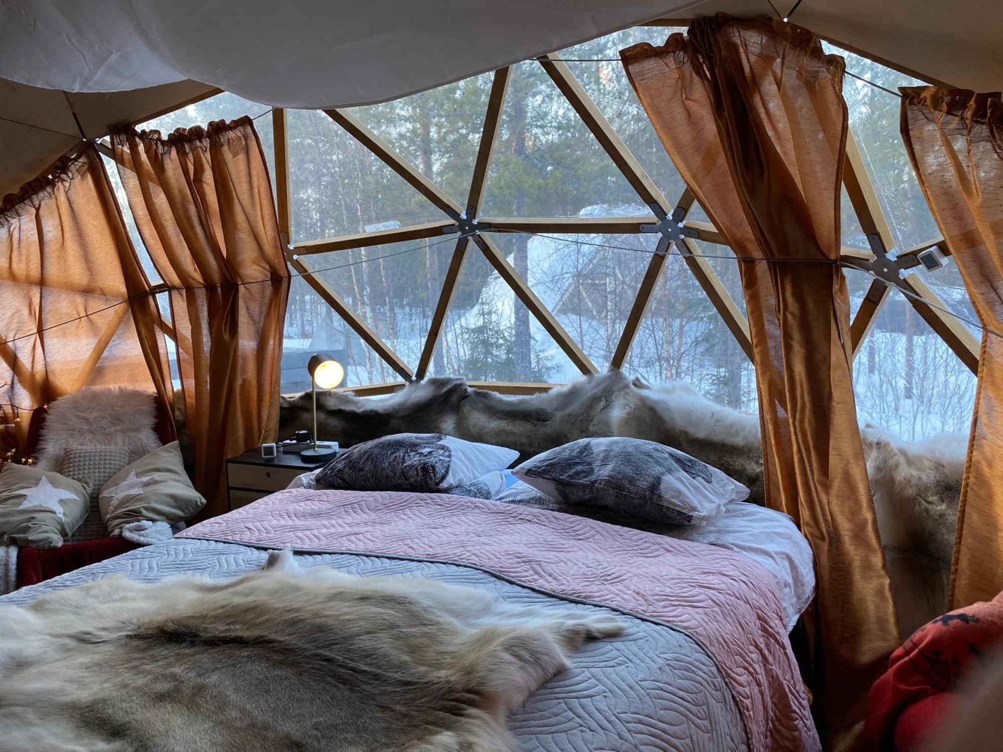 Aurora Igloo Fireplace-Heated Tents In A Secret Forest With Private Jacuzzi And Shared Sauna Bathroom And Dog Friendly โรวานิเอมิ ภายนอก รูปภาพ