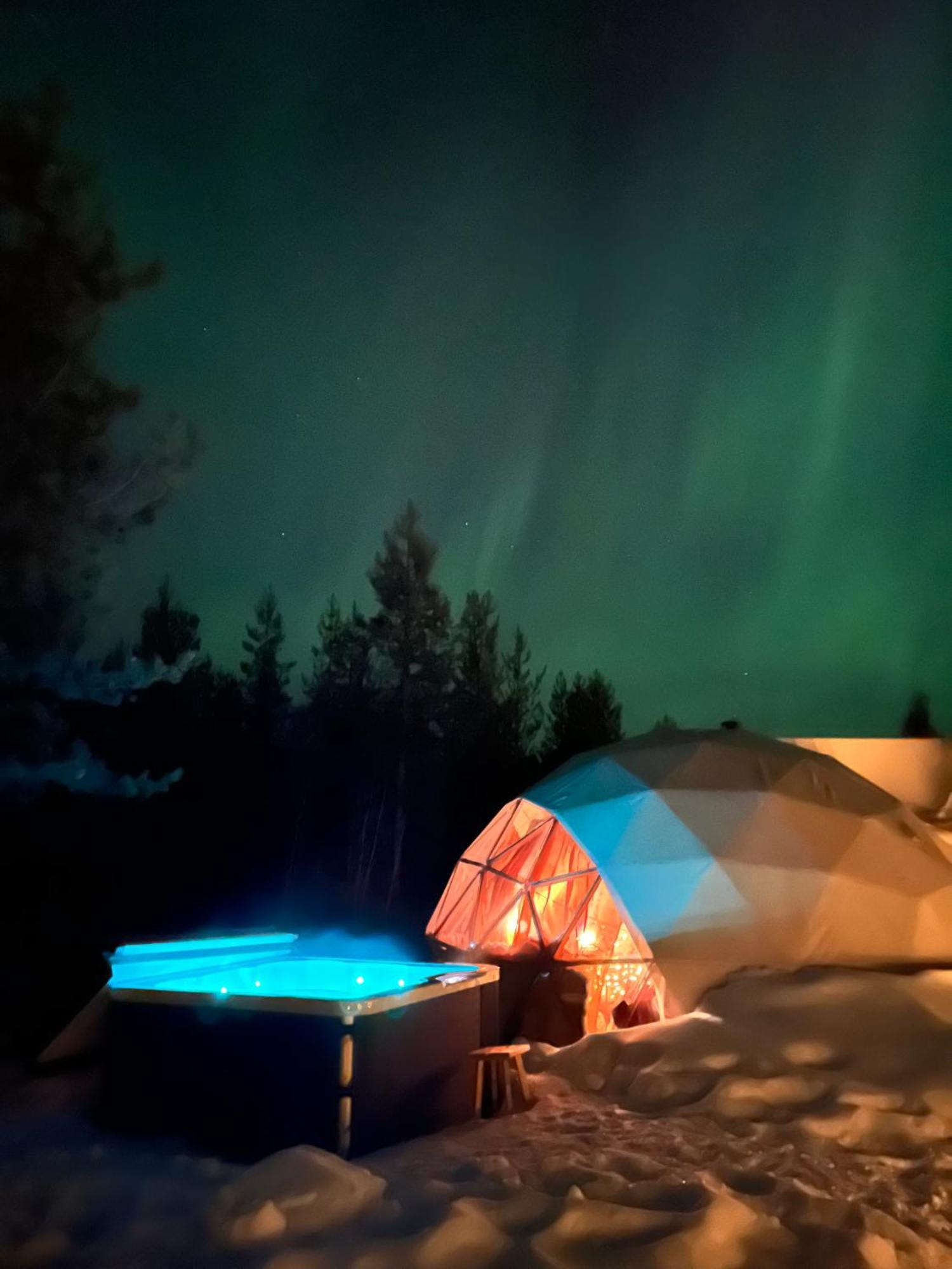 Aurora Igloo Fireplace-Heated Tents In A Secret Forest With Private Jacuzzi And Shared Sauna Bathroom And Dog Friendly โรวานิเอมิ ภายนอก รูปภาพ